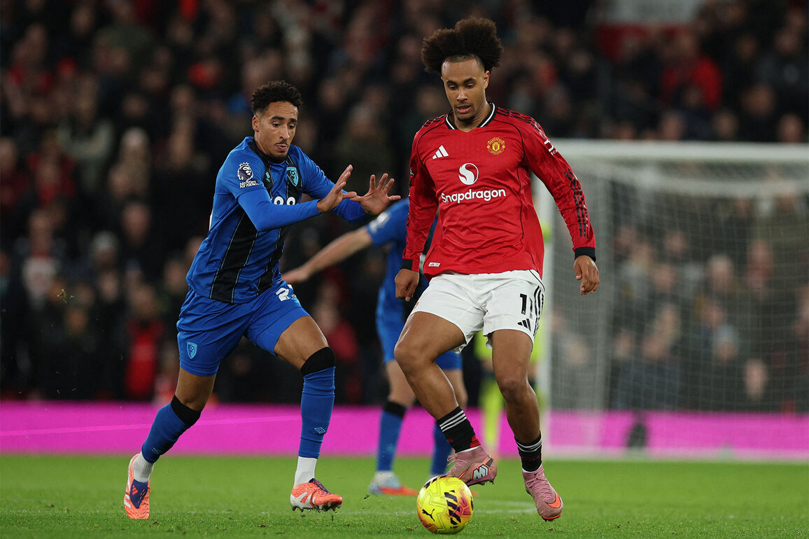 Roma eye loan move for Manchester United forward Joshua Zirkzee