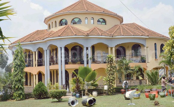 Gano maka g’eyaii minisita, Nyombi Thembo agasangibwa e Ntinda. Ennyumba ng’eno oyinza okugiteekamu wooteeri. Gano maka g’eyaii minisita, Nyombi Thembo agasangibwa e Ntinda. Ennyumba ng’eno oyinza okugiteekamu wooteeri.