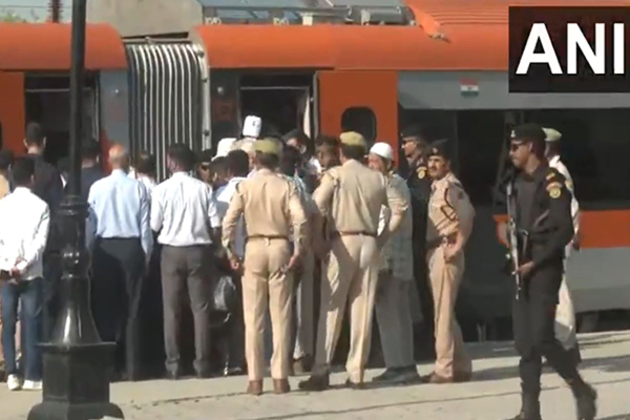 Farooq Abdullah takes a ride in Vande Bharat from Srinagar to Katra, calls it "a huge blessing"