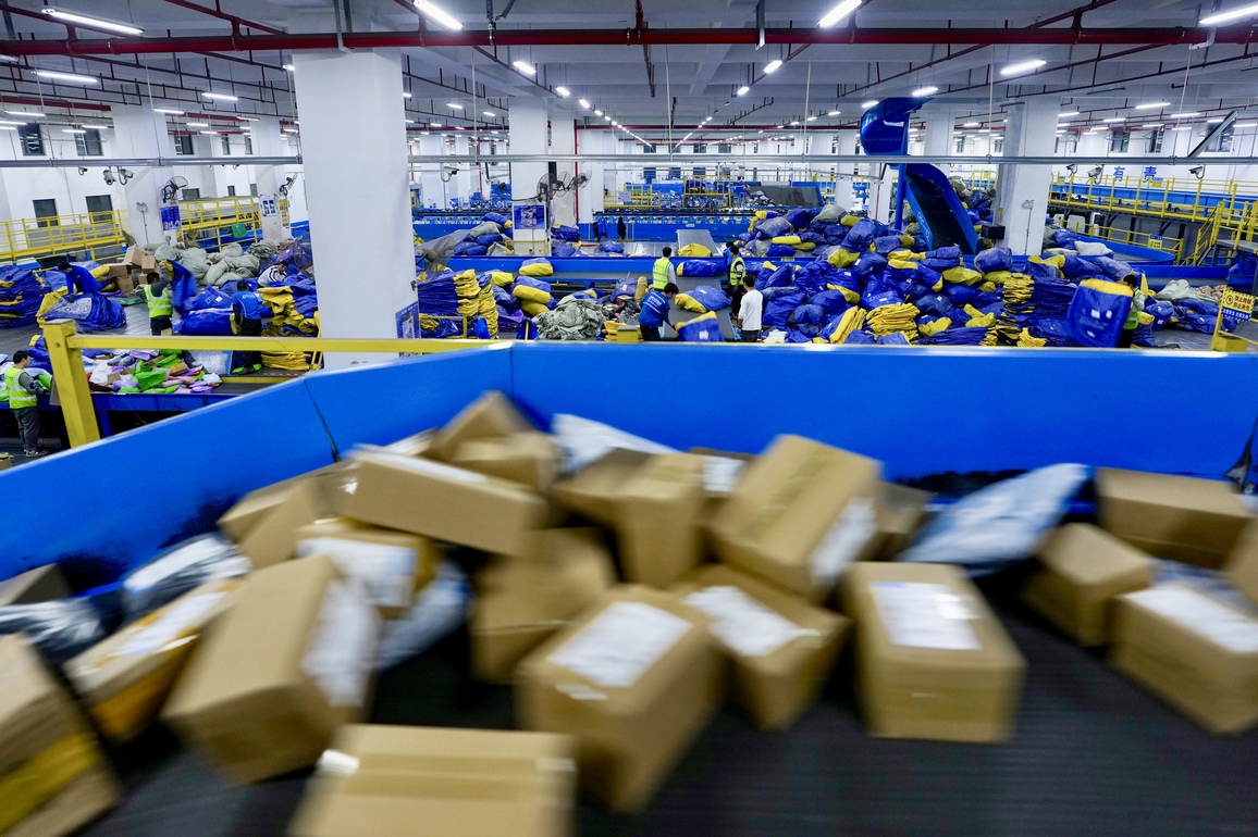 (VistaNingxia) CHINA-NINGXIA-YINCHUAN-ONLINE SHOPPING FESTIVAL-"DOUBLE ELEVEN"-LOGISTICS (CN)