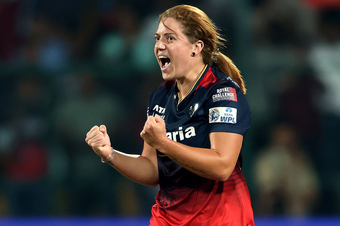 WPL: Nadine de Klerk's all-round show powers RCB to secure a win over MI