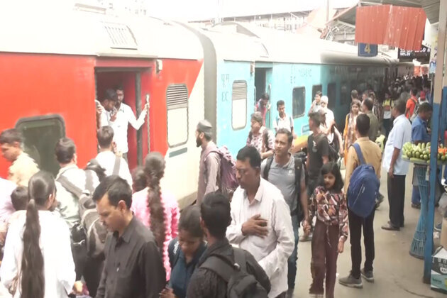 BIhar: LPG shortage forces migrant workers to leave work & return to their hometowns