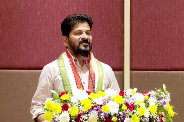 "Responsibility of everyone to reach out to people": CM Revanth Reddy directs MLAs to visit villages on key government decisions