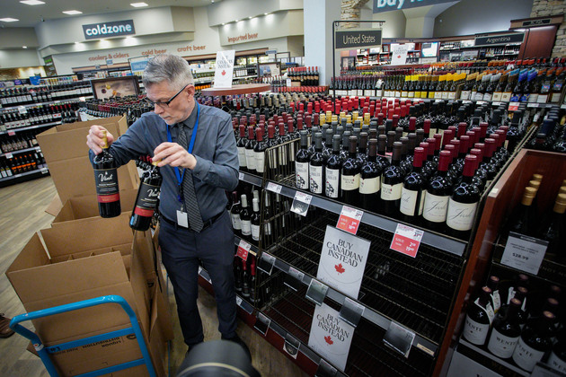 CANADA-VANCOUVER-B.C.-U.S. ALCOHOL-REMOVING FROM SHELVES