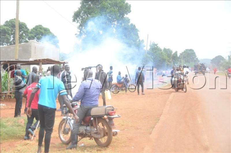  Police battles Bobi Wine supporters in Bugembe town council
