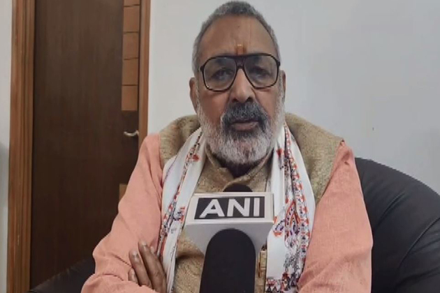 'Coming to save infiltrators': Giriraj Singh on AIMIM chief Owaisi's Bihar visit