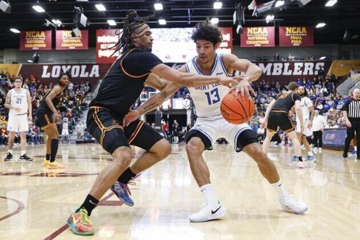 No. 18 Saint Louis breezes past Loyola Chicago for 18th straight win
