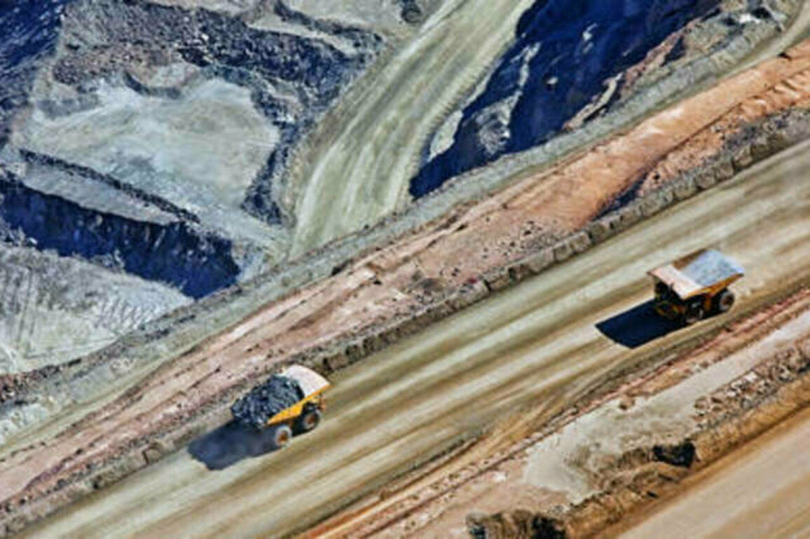 China buying up mines globally - FT