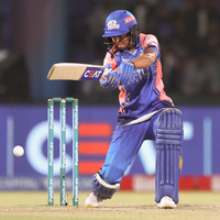 WPL: Mumbai Indians wins toss, opts to field against Gujarat Giants