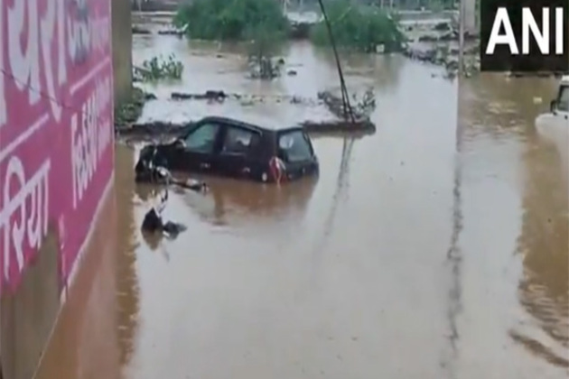 Heavy rainfall triggers severe waterlogging in MP's Sheopur; vehicles submerged, locals affected