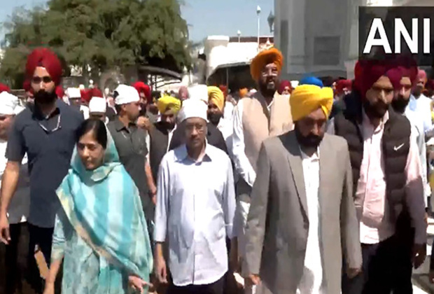 Punjab: AAP national convenor Arvind Kejriwal offers prayers at Golden Temple