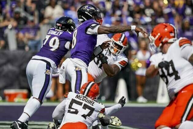 Lamar Jackson tosses 4 TD passes as Ravens roll past Browns