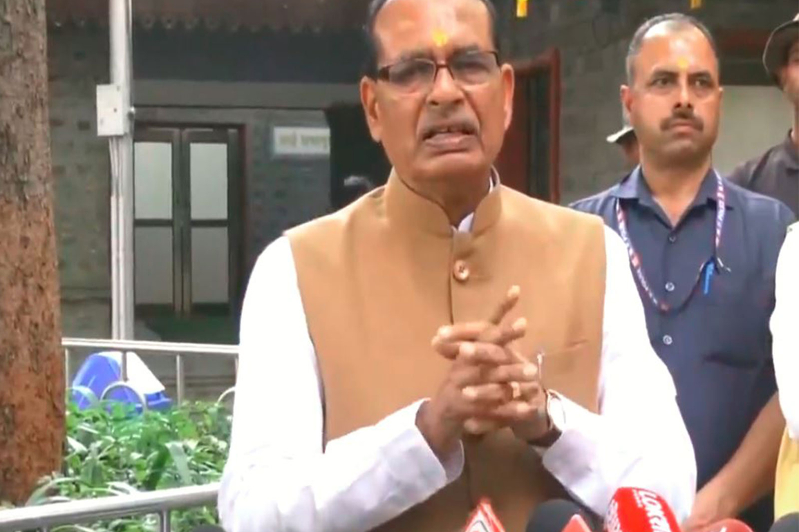 Union Minister Shivraj Chouhan offers prayers with family at Trimbakeshwar Temple in Nashik
