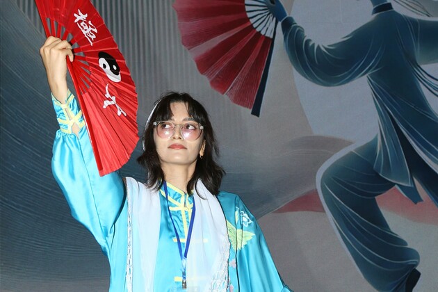 IRAN-TEHRAN-CHINESE BRIDGE-IRANIAN STUDENTS