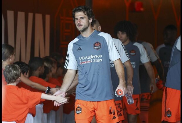 Dynamo sign D Ethan Bartlow to extension