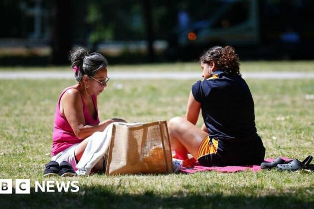 Heatwave continues across UK ahead of Monday temperature dip