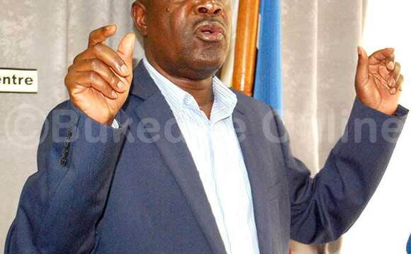 Ofwono Opondo ng’ayogera eri bannamawulire Ofwono Opondo ng’ayogera eri bannamawulire
