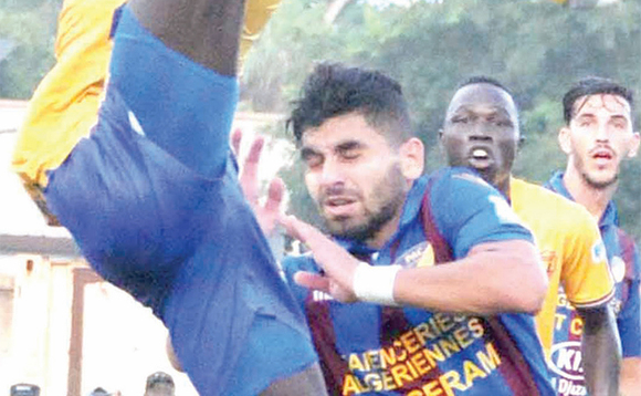 Musa Ramathan ng'abuuse omuzannyi wa Paradou mu gwasooka e Lugogo. Musa Ramathan ng'abuuse omuzannyi wa Paradou mu gwasooka e Lugogo.