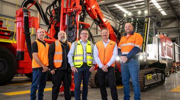 Terry Dean (left), Michael Forrest, Nathan Steiner, Shane Van de Velde and Nick Brown with the Pantera DP 1510i rig