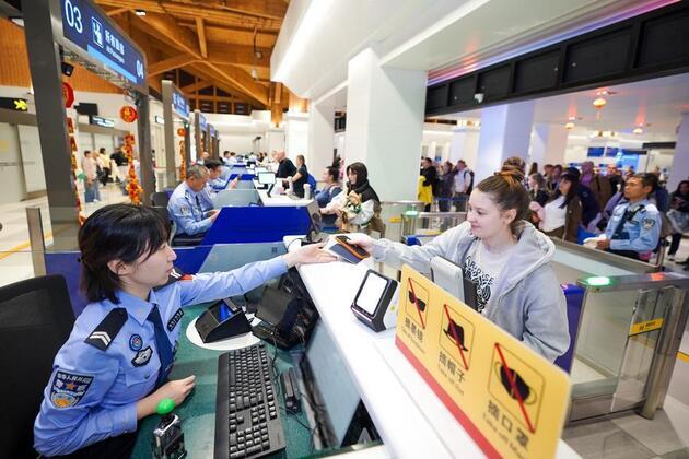 Update: China records over 17.7 mln cross-border trips during Spring Festival holiday