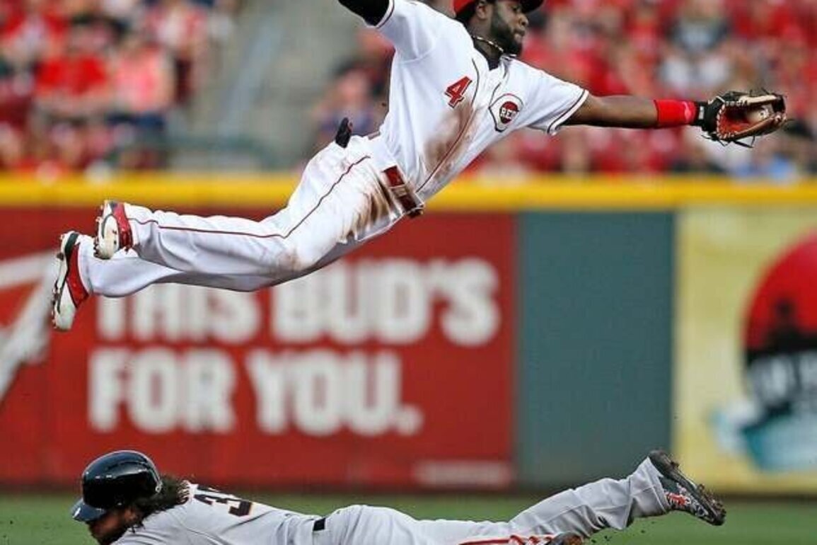 Brandon Phillips to sign 1-day contract, retire with Reds