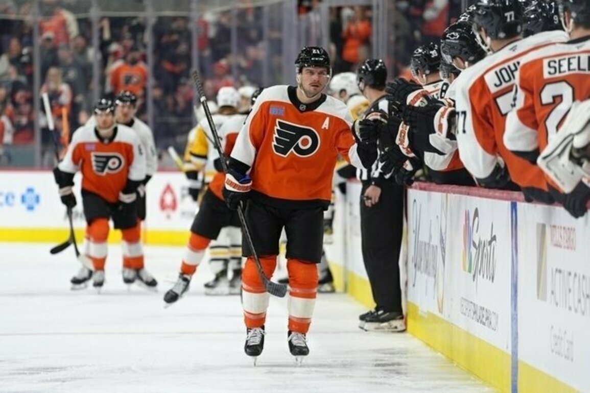 Flyers trade franchise mainstay Scott Laughton to Maple Leafs