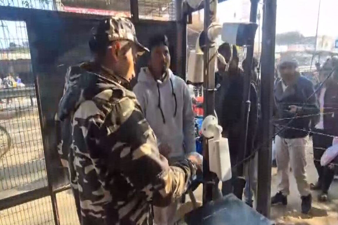 UP: Authorities ramp up frisking, install new tech to nab suspicious people and stolen vehicles crossing India-Nepal border
