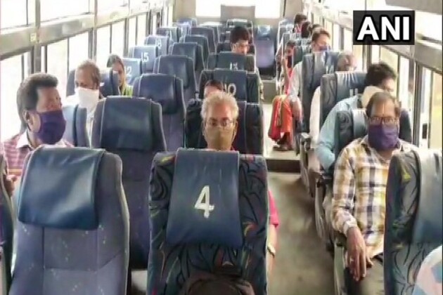 YSRCP demands unconditional free bus travel for women, cancellation of licences for liquor permit rooms