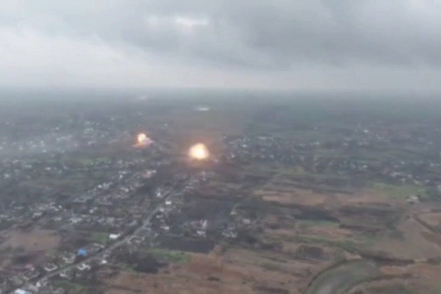 Putin congratulates troops on liberating strategic town (VIDEO)