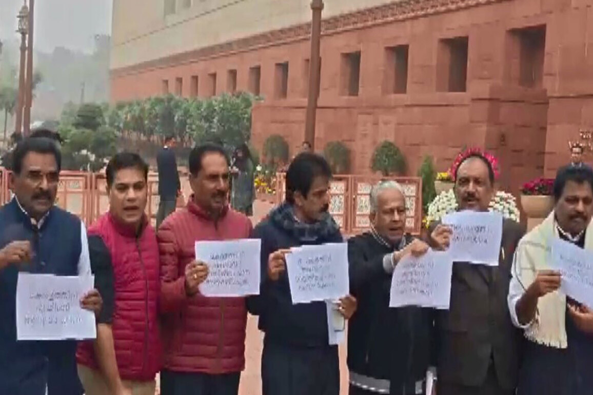 Kerala opposition MPs protest Union Budget in Parliament as state assembly witnesses uproar over adjournment notice rejection