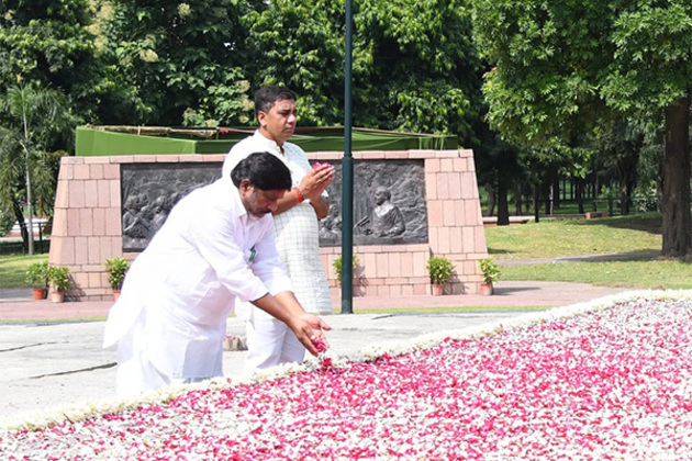 Telangana DyCM Bhatti Vikramarka pays tributes to Rajiv Gandhi