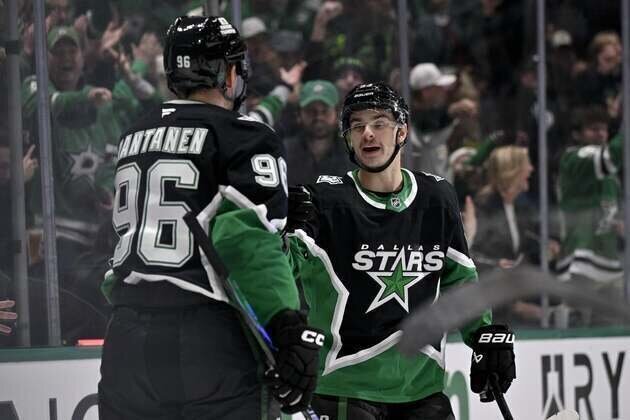 Wyatt Johnston's hat trick leads Stars to rout of Senators