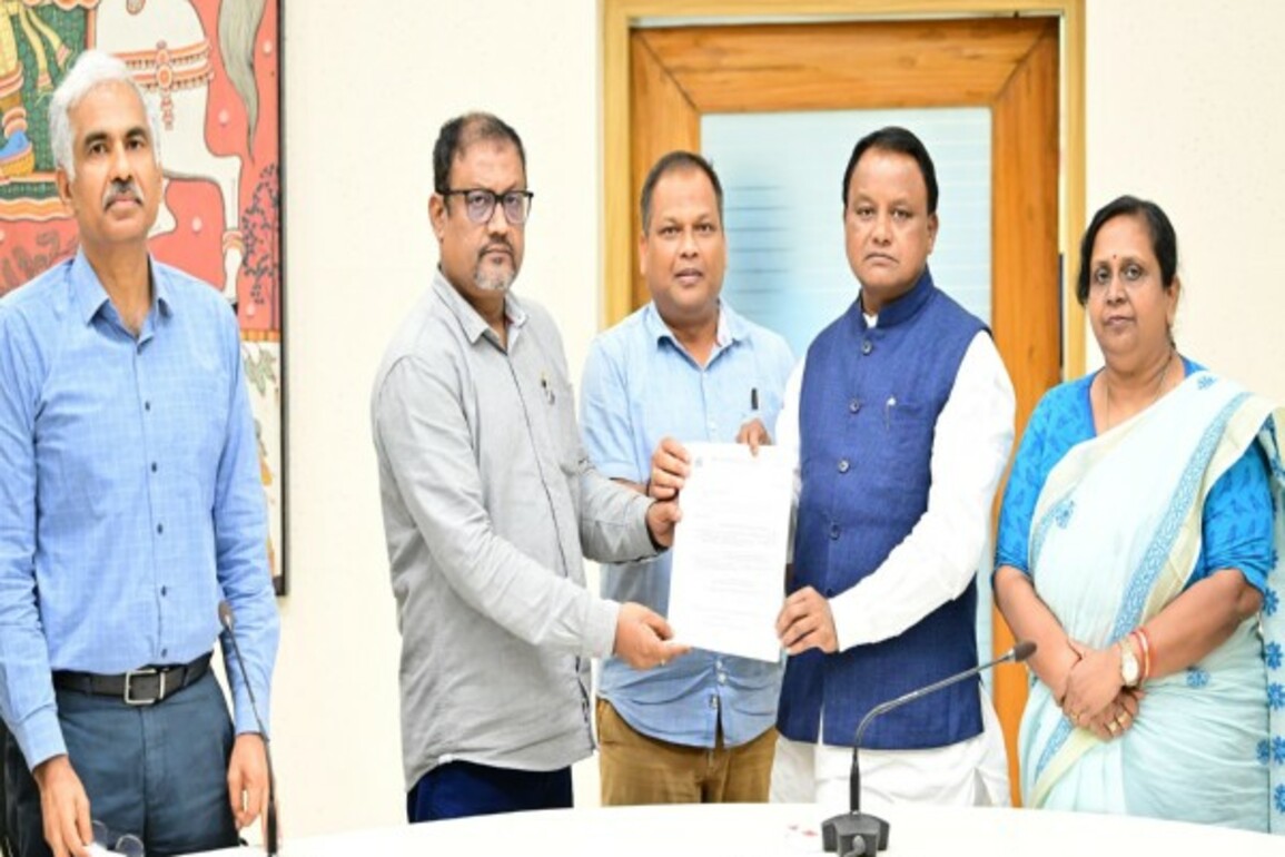 Bhubaneswar: OAS Association postpones mass leave over BMC Official's assault after meeting CM Majhi