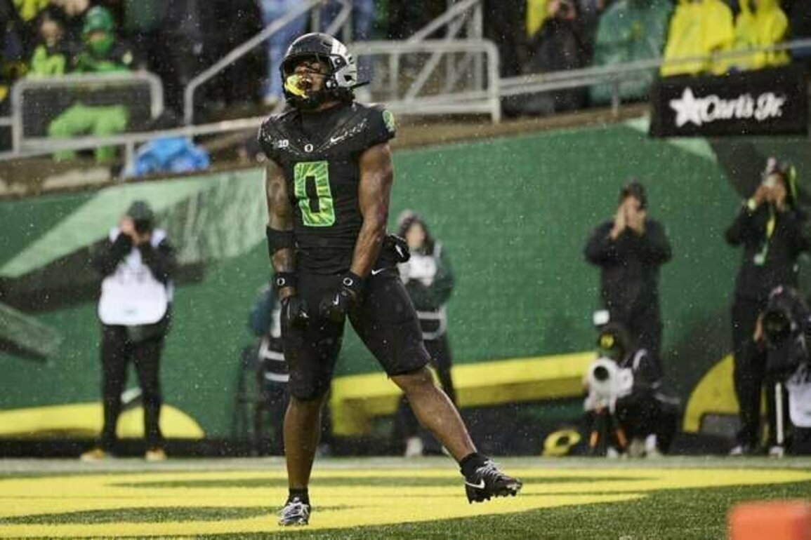 No. 8 Oregon minding own business with Minnesota in sights