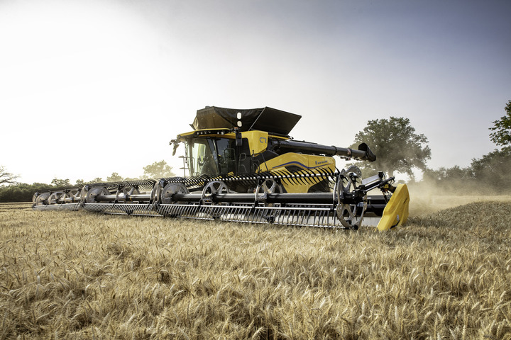 UK preview of New Holland's CR11 flagship at LAMMA 2024, Farm News