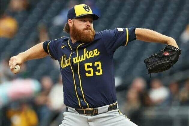 Brewers RHP Brandon Woodruff hits IL with lat strain ahead of playoffs