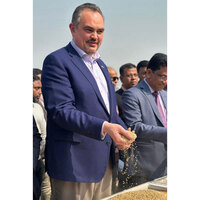 60,000 tons of wheat from the United States arrives in Bangladesh