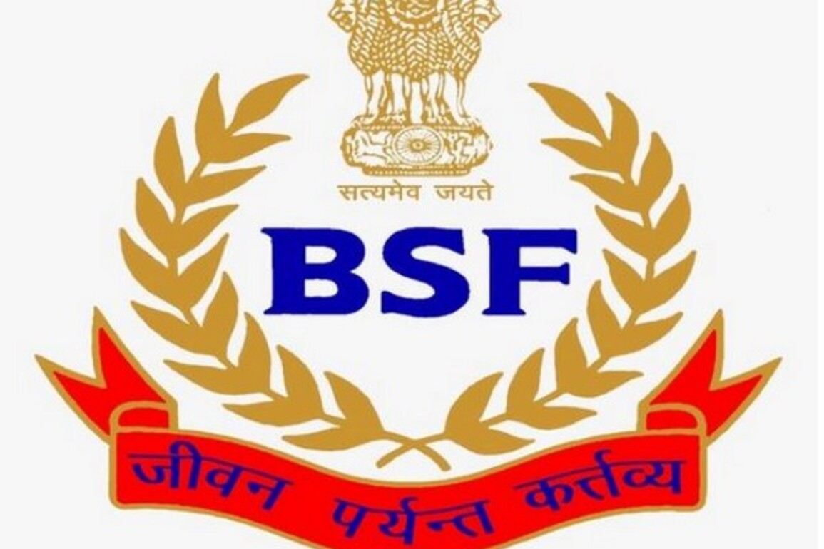 Gujarat: BSF apprehends 15 Pakistani fishermen with engine-fitted boat in Kori creek