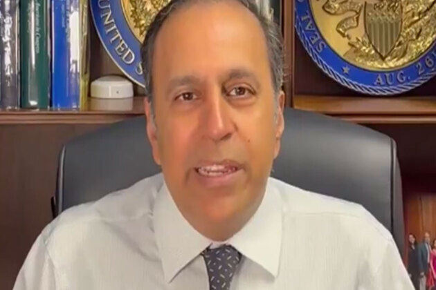 US Congressman Krishnamoorthi thanks participants of Asian American and Pacific Islander Heritage Month