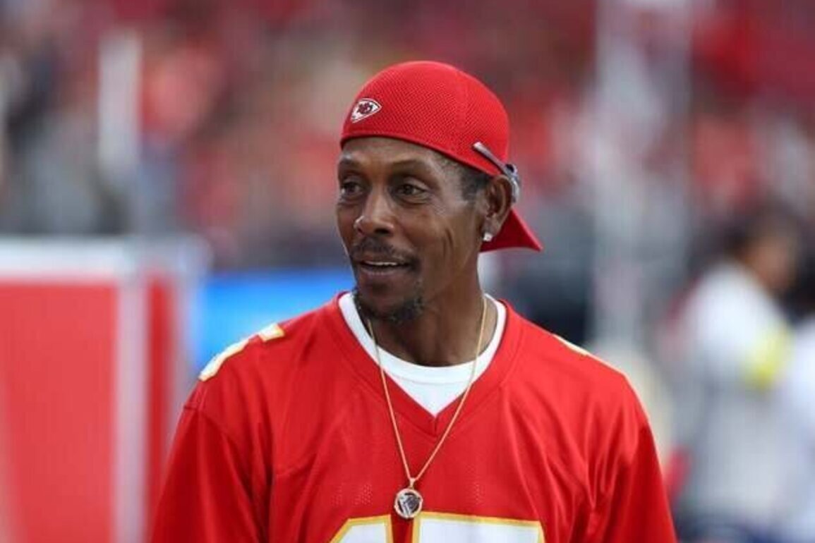 Reports: Patrick Mahomes' father arrested on probation violation
