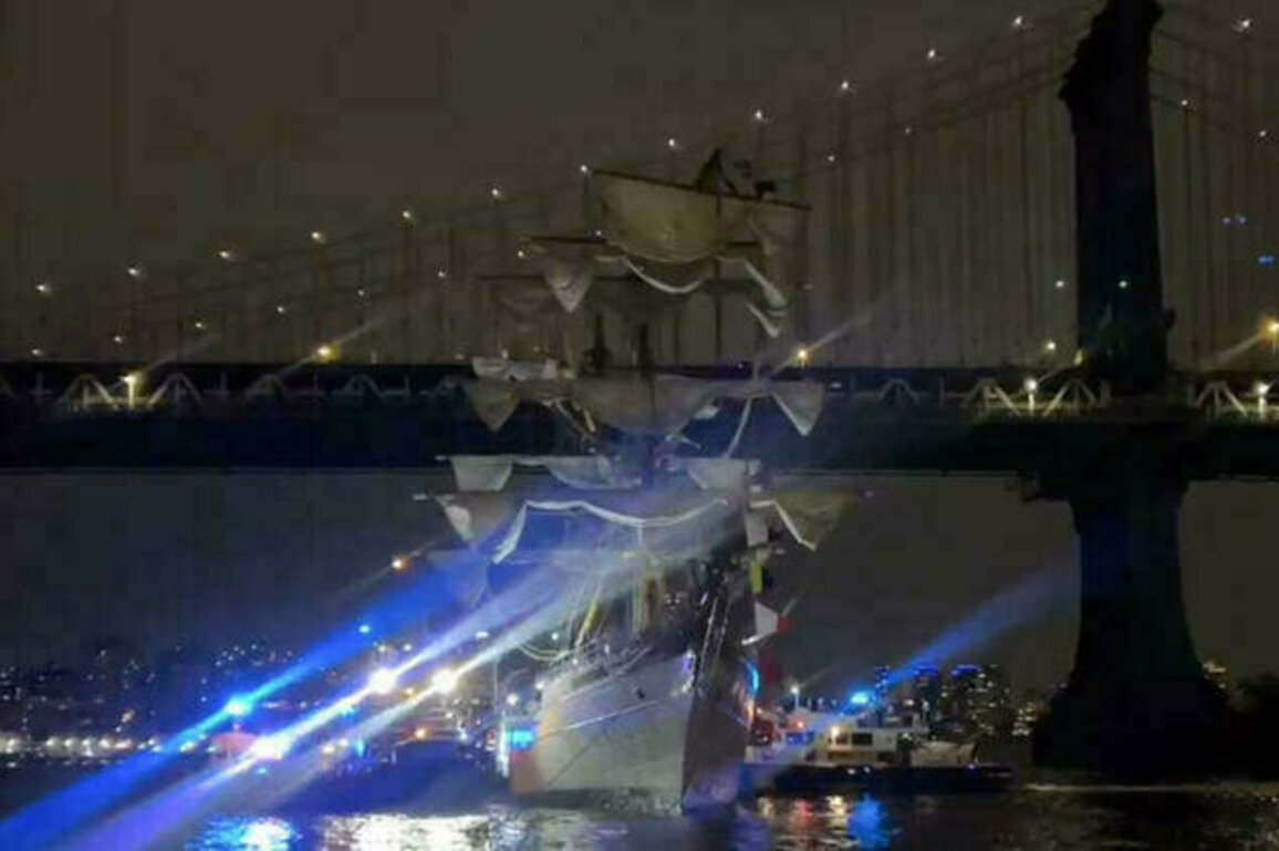 Mexican Navy training ship slams into New York's Brooklyn Bridge