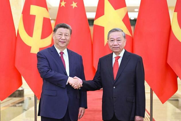 Xi calls on China, Vietnam to oppose unilateral bullying