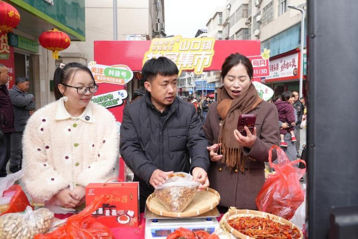Livestreaming meets village fairs in east China township's common prosperity drive