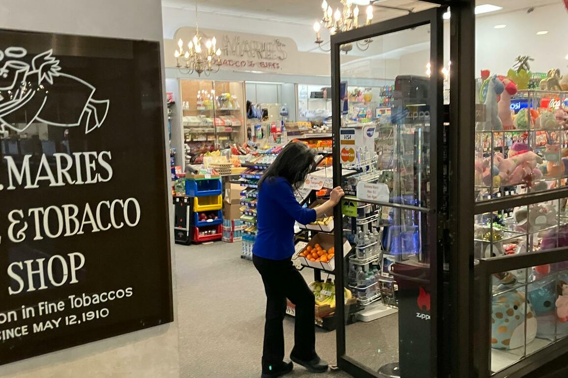 Opinion- In the ghost town of downtown St. Paul, some businesses are thriving. Why&quest;