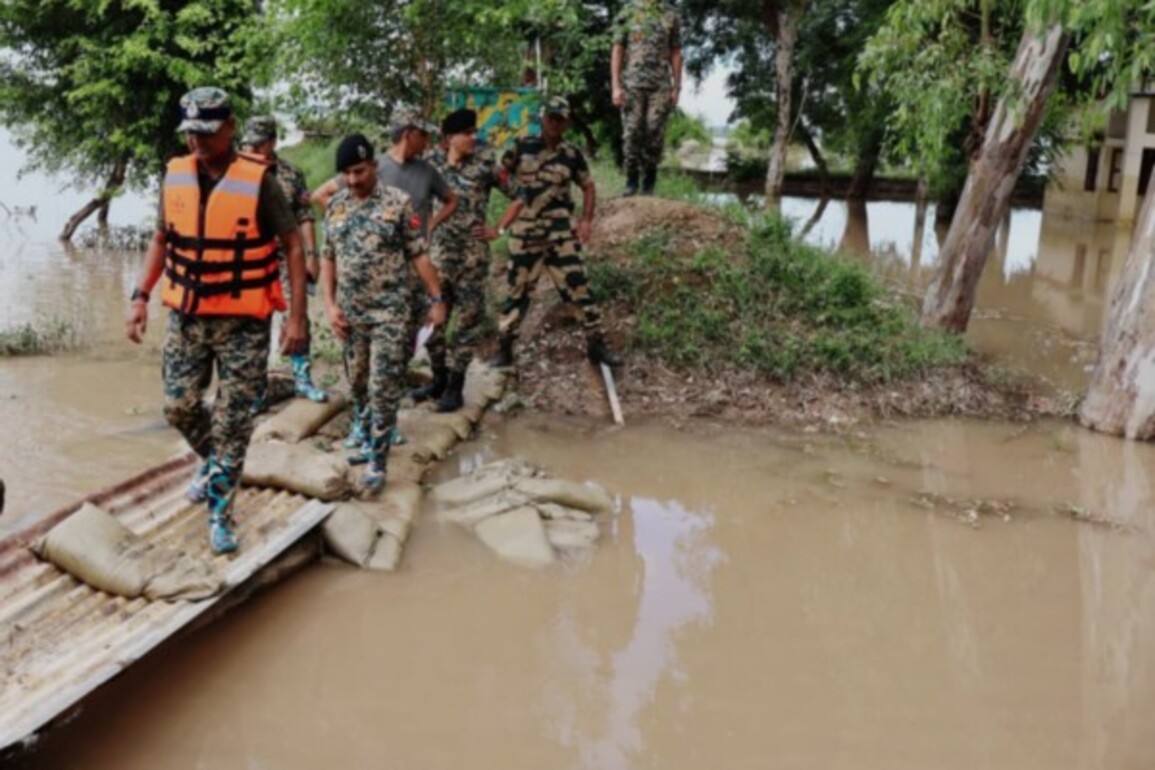 IG BSF Punjab visits flood-affected border areas in Ferozepur