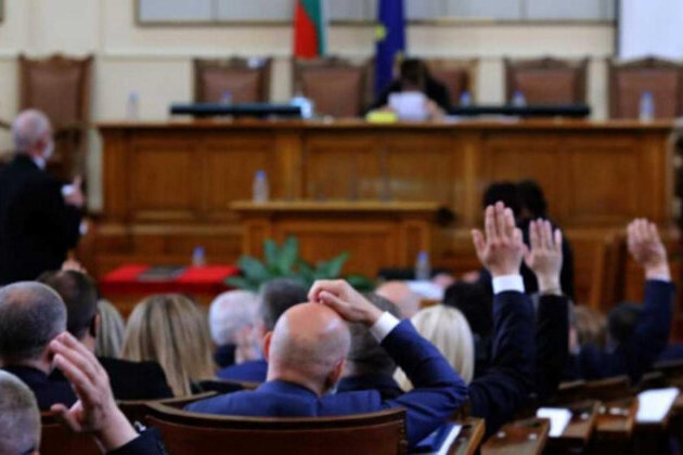 Bulgarian MPs Top Europe in Salary Gap Versus Minimum Wage