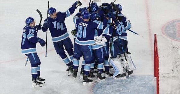 Lightning pull off historic comeback in Stadium Series game vs . Bruins