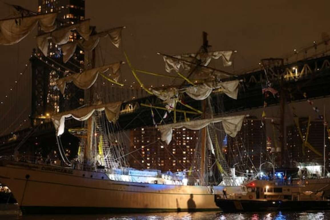 2 killed, others injured after Mexican navy ship sails into Brooklyn Bridge