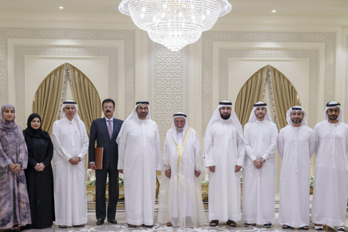 Sharjah Ruler receives delegation from Emirates Islamic Bank