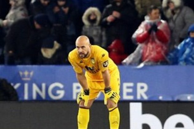 Aston Villa goalkeeper Reina says he showed symptoms of coronavirus